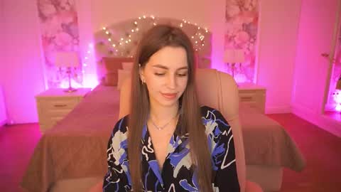 stellahoneywell online show from December 22, 2025, 1:41 pm