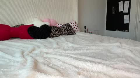 Snapshot of stellakay chatting on May 4, 2026, 10:17 pm Stella Kay online show from May 4, 2026, 10:17 pm