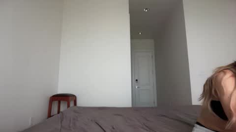 stellapearl online show from September 11, 2025, 4:07 pm