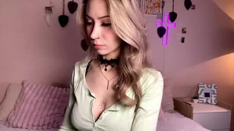 Snapshot of stellar_blade chatting on May 15, 2026, 3:13 am Alexia online show from May 15, 2026, 3:13 am