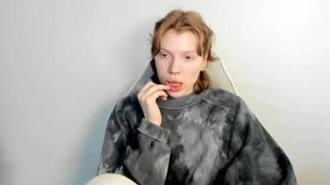 S T E L L A online show from March 10, 2026, 8:41 am