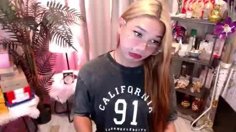 Stella sweet online show from April 17, 2026, 12:46 am