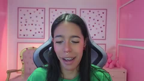 Stephania online show from September 22, 2025, 12:29 pm