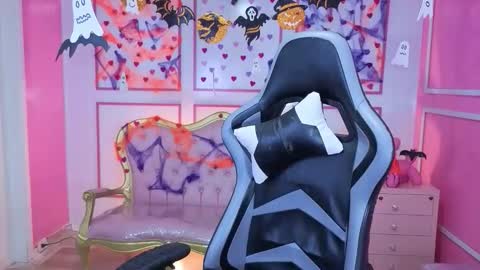 Stephania online show from October 29, 2025, 12:18 pm