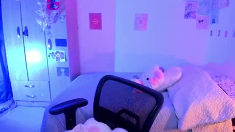 Snapshot of stephanifox chatting on February 25, 2025, 11:44 pm Stephanie online show from February 25, 2025, 11:44 pm