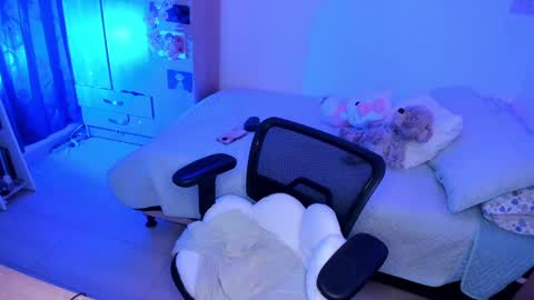 Snapshot of stephanifox chatting on March 4, 2025, 1:23 am Stephanie online show from March 4, 2025, 1:23 am