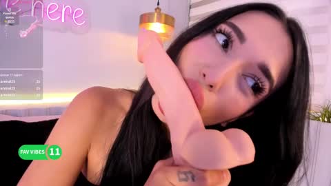 Stephany  online show from October 9, 2025, 5:00 pm