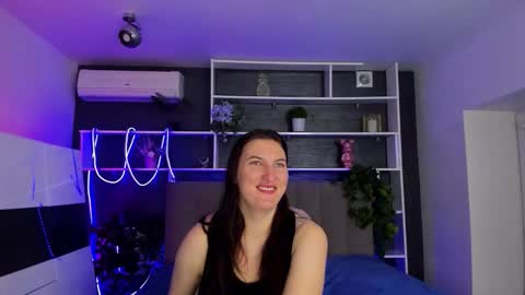 Stephie online show from February 25, 2026, 6:39 pm