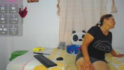 Snapshot of stepmom_slut_50_ chatting on December 22, 2024, 6:04 pm Angie mature online show from December 22, 2024, 6:04 pm