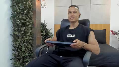 Snapshot of sterling_magnus chatting on February 20, 2026, 8:31 pm online show from February 20, 2026, 8:31 pm