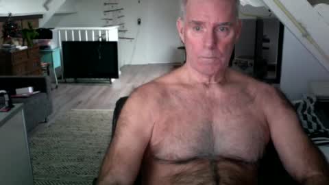 Snapshot of stevetwo chatting on December 11, 2024, 10:03 am stevetwo online show from December 11, 2024, 10:03 am