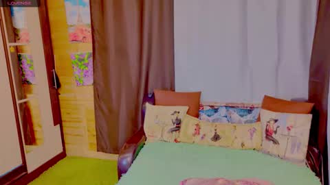 StiphlerMomy online show from October 25, 2025, 3:40 pm