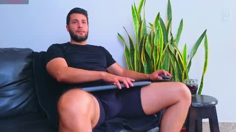 Snapshot of stiven_montiel chatting on May 27, 2026, 12:35 pm Stiven Montiel online show from May 27, 2026, 12:35 pm