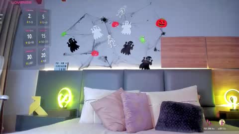 Stone Lee  online show from October 26, 2025, 7:14 am