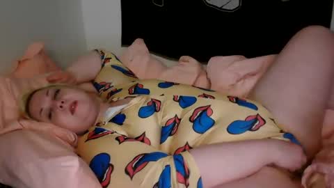 Snapshot of stoned2dabones666 chatting on December 18, 2024, 11:45 am Haily online show from December 18, 2024, 11:45 am