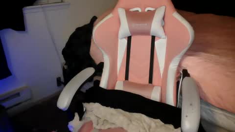 Snapshot of stoned2dabones666 chatting on December 23, 2024, 3:40 am Haily online show from December 23, 2024, 3:40 am