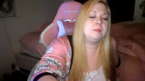 Snapshot of stoned2dabones666 chatting on December 24, 2024, 11:28 am Haily online show from December 24, 2024, 11:28 am