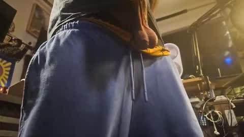 Str8 online show from November 19, 2025, 8:25 am