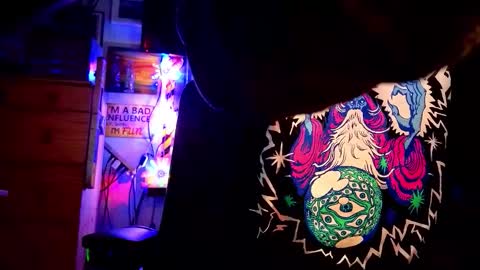 Str8 online show from December 17, 2025, 6:41 am