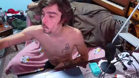 str8whiteboy21 online show from October 12, 2025, 6:07 pm