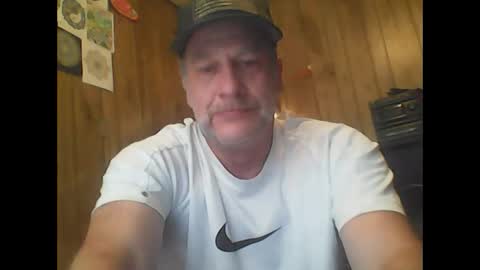 Snapshot of straightmaletouse chatting on April 20, 2026, 4:43 pm straightmaletouse online show from April 20, 2026, 4:43 pm