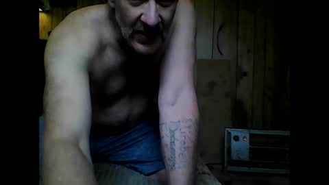 Snapshot of straightmaletouse chatting on May 21, 2026, 11:12 pm straightmaletouse online show from May 21, 2026, 11:12 pm