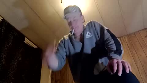 Snapshot of straighttoy chatting on February 26, 2025, 8:04 am straighttoy online show from February 26, 2025, 8:04 am