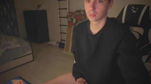 Snapshot of stralght_twinks chatting on November 6, 2025, 3:13 pm Ray online show from November 6, 2025, 3:13 pm