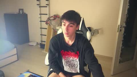 Snapshot of stralght_twinks chatting on December 3, 2025, 2:59 pm Ray online show from December 3, 2025, 2:59 pm
