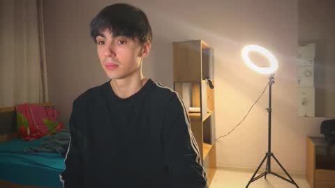 Snapshot of stralght_twinks chatting on February 8, 2026, 4:32 pm Ray online show from February 8, 2026, 4:32 pm