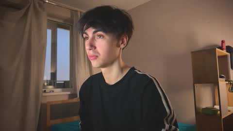 Snapshot of stralght_twinks chatting on February 17, 2026, 3:29 pm Ray online show from February 17, 2026, 3:29 pm