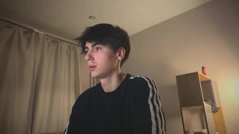 Snapshot of stralght_twinks chatting on February 23, 2026, 9:45 pm Ray online show from February 23, 2026, 9:45 pm