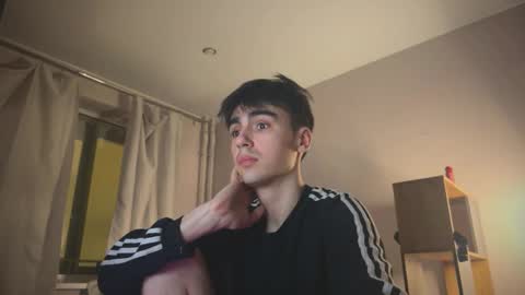 Snapshot of stralght_twinks chatting on March 5, 2026, 5:31 pm Ray online show from March 5, 2026, 5:31 pm
