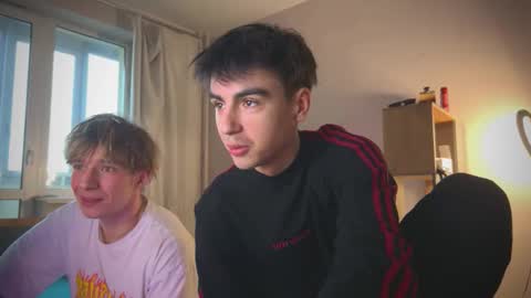 Snapshot of stralght_twinks chatting on March 12, 2026, 3:29 pm Ray online show from March 12, 2026, 3:29 pm