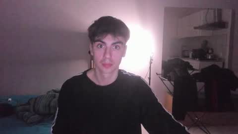 Snapshot of stralght_twinks chatting on March 18, 2026, 7:39 pm Ray online show from March 18, 2026, 7:39 pm