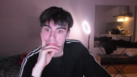 Snapshot of stralght_twinks chatting on April 2, 2026, 9:12 pm Ray online show from April 2, 2026, 9:12 pm