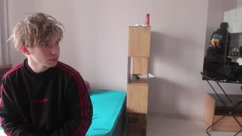 Snapshot of stralght_twinks chatting on April 5, 2026, 8:55 am Ray online show from April 5, 2026, 8:55 am