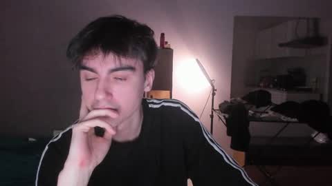 Snapshot of stralght_twinks chatting on April 10, 2026, 2:39 am Ray online show from April 10, 2026, 2:39 am