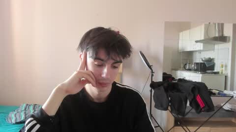 Snapshot of stralght_twinks chatting on April 11, 2026, 11:25 am Ray online show from April 11, 2026, 11:25 am