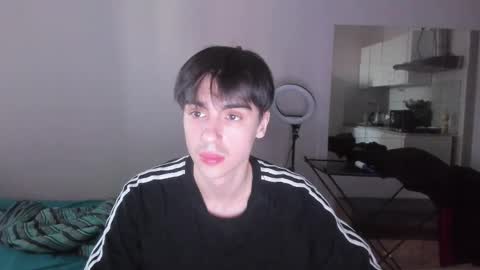 Snapshot of stralght_twinks chatting on April 12, 2026, 4:17 am Ray online show from April 12, 2026, 4:17 am