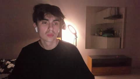 Snapshot of stralght_twinks chatting on April 16, 2026, 12:22 am Ray online show from April 16, 2026, 12:22 am