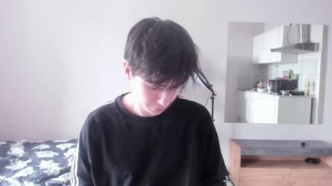 Snapshot of stralght_twinks chatting on April 28, 2026, 12:21 pm Ray online show from April 28, 2026, 12:21 pm