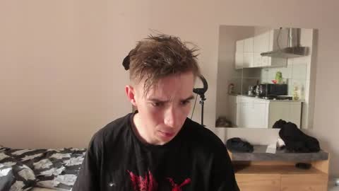 Snapshot of stralght_twinks chatting on May 1, 2026, 10:42 am Ray online show from May 1, 2026, 10:42 am