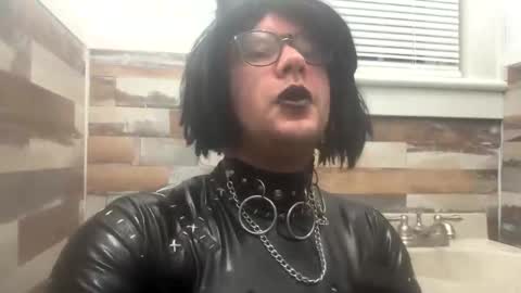 Snapshot of strangespence chatting on November 9, 2025, 8:12 am Mistress kinki online show from November 9, 2025, 8:12 am