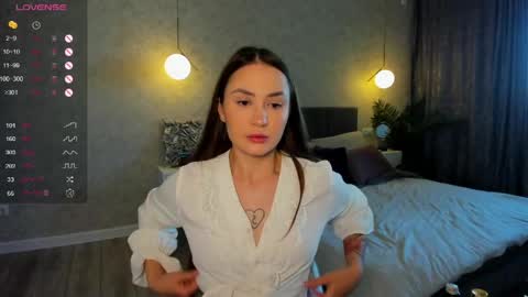 Snapshot of straw_juice chatting on May 23, 2026, 3:56 am Laura online show from May 23, 2026, 3:56 am