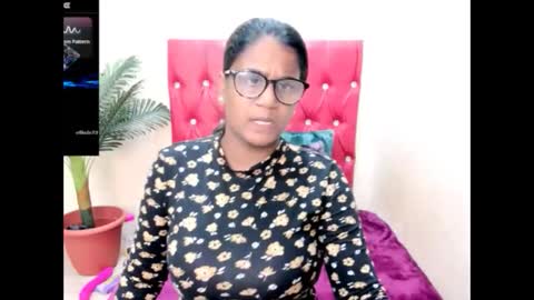 Snapshot of strawberry_lipz chatting on September 24, 2025, 5:00 am strawberry_lipz online show from September 24, 2025, 5:00 am