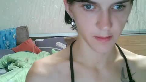 Snapshot of strawberry_storm chatting on September 29, 2025, 8:35 pm Strawberry Storm online show from September 29, 2025, 8:35 pm