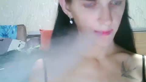 Snapshot of strawberry_storm chatting on October 5, 2025, 9:24 pm Strawberry Storm online show from October 5, 2025, 9:24 pm