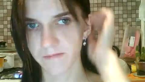 Snapshot of strawberry_storm chatting on October 22, 2025, 8:08 pm Strawberry Storm online show from October 22, 2025, 8:08 pm