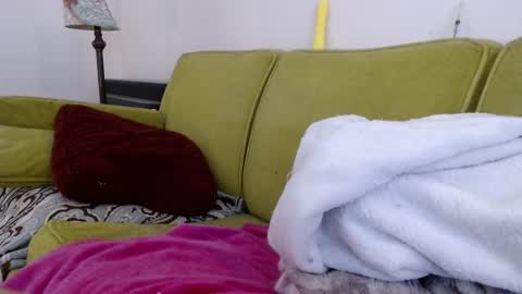 Strawberrylotsacake online show from December 15, 2025, 4:55 pm